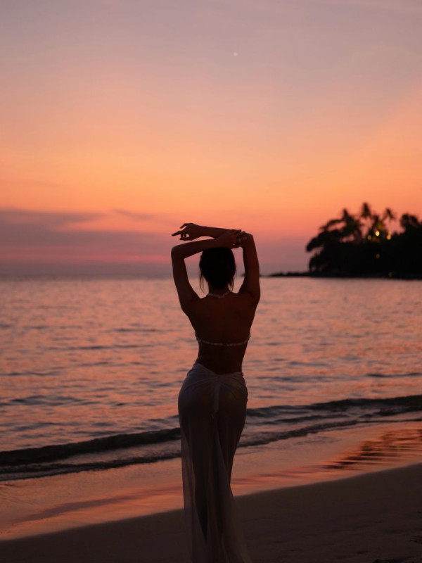 비키니 입고 엉덩이 자랑하는 블랙핑크 리사