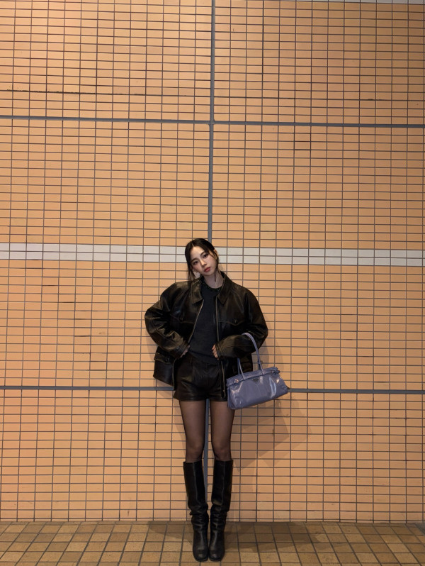 카리나, 가죽 핫팬츠