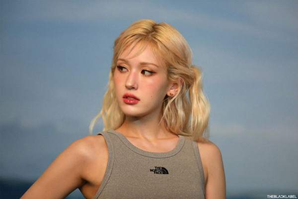 스포티한 전소미 노스페이스 회색 민소매