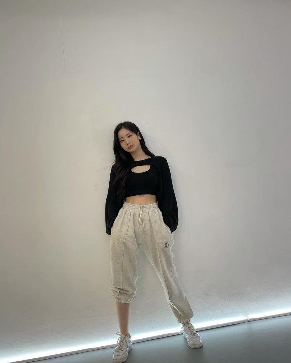 위아래 느낌이 다른 다현