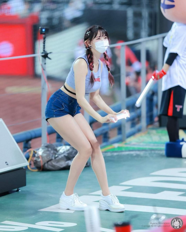 양갈래 머리 김한나 치어리더