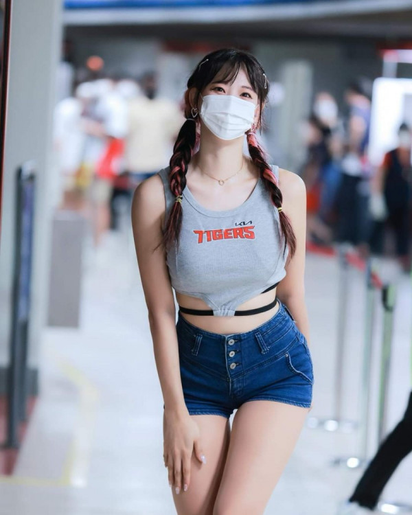 양갈래 머리 김한나 치어리더