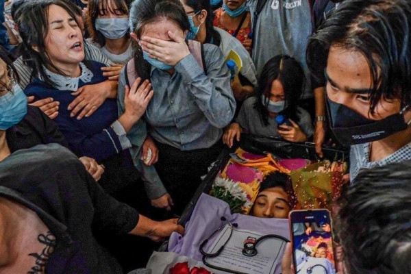 [미얀마]의료봉사 중 총격에 사망한 17세 의대생