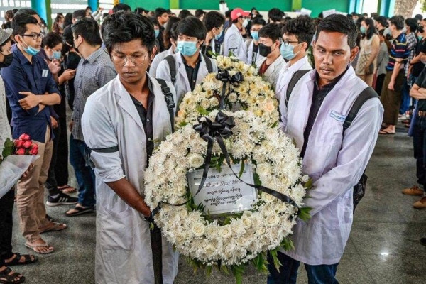 [미얀마]의료봉사 중 총격에 사망한 17세 의대생