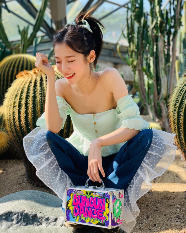 시원한 오프숄더 아린