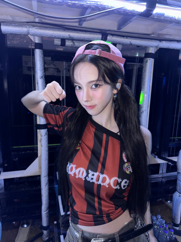 주먹 불끈 에스파 카리나