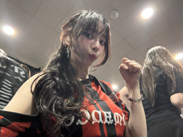 주먹 불끈 에스파 카리나