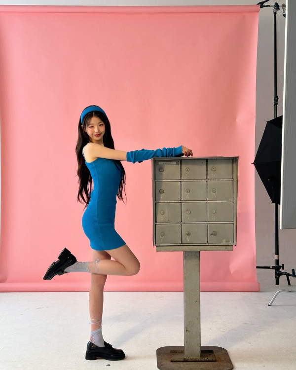 청록색 골지원피스 은근한 힙라인 아이브 장원영