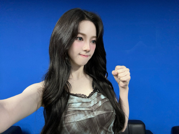 주먹 불끈 에스파 카리나