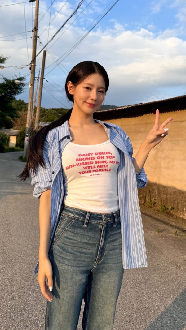 아이돌 미연 흰나시