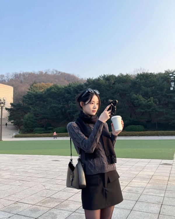 안경 착용한 배우 신시아