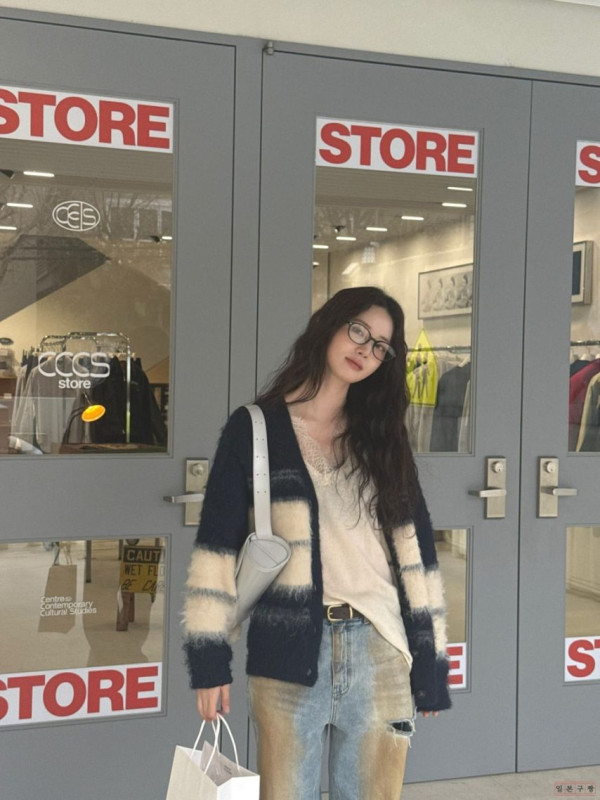 안경 착용한 배우 신시아